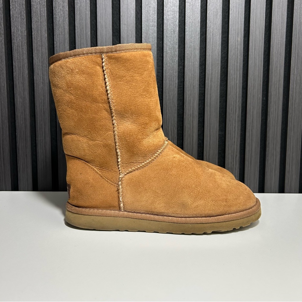 Ugg chestnut tan suede boots 2/27